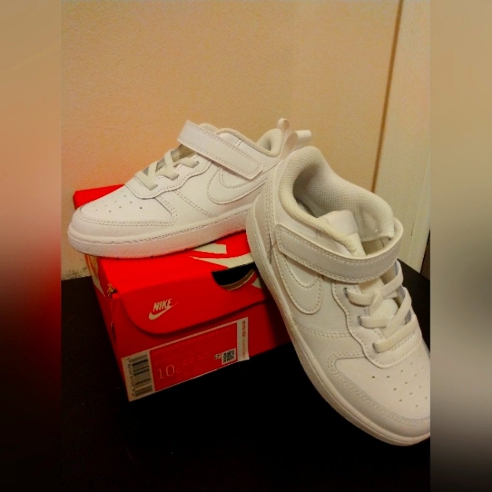 COPY - SAVAGE MIJO: NEW boys or unisex classic white nike 10C